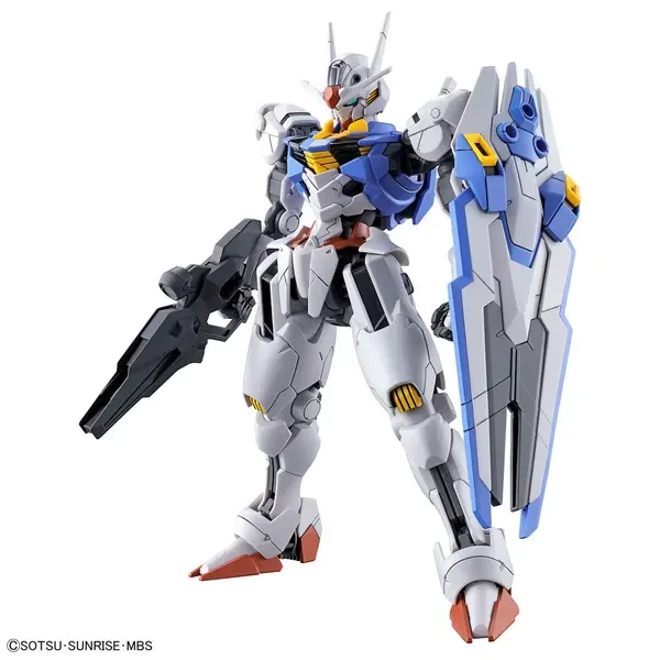 HG 1/144 ガンダムエアリアルの公式の商品写真。白と青の機体が、ビームライフルと大きなシールドを持っている