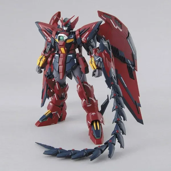 MG 1/100 ガンダムエピオン EWの公式の商品写真。赤い機体が翼を広げ、長いヒートロッドを垂らしている