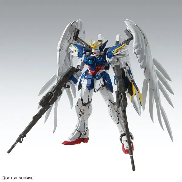 MG 1/100 ウイングガンダムゼロEW Ver.Kaの公式の商品写真。白い大きな翼を広げた機体がツインバスターライフルを持っている